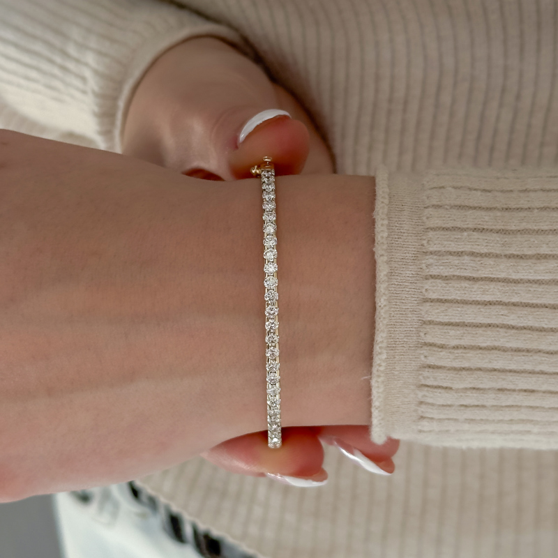 Rose Gold Elegant Thin Bangle (2ctw)