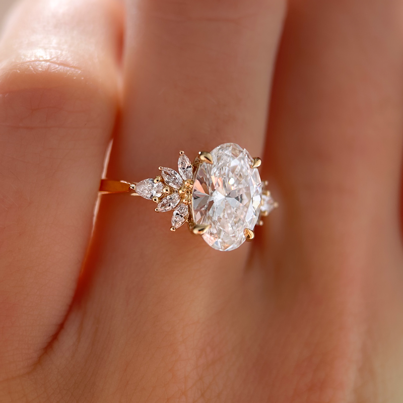 Valea Sunburst Ring | 2.10ct Oval Lab Grown Diamond