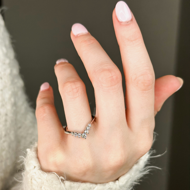Platinum Classic 'V' Contoured Ring (1/3ctw)