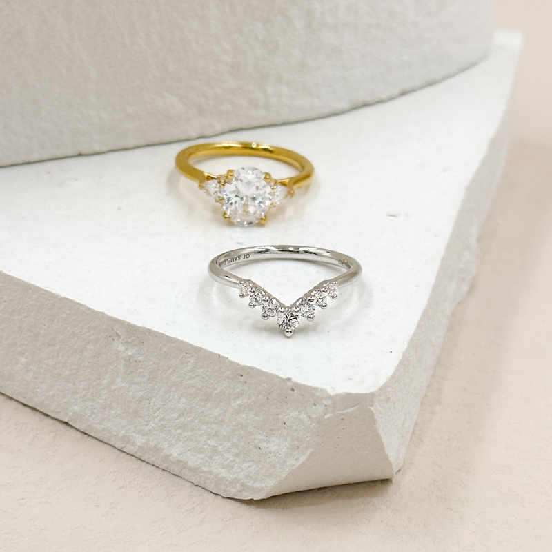 Platinum Classic 'V' Contoured Ring (1/3ctw)