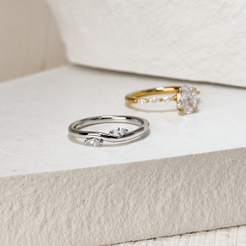 White Gold Petite Twisting Vine Ring (1/6ctw)