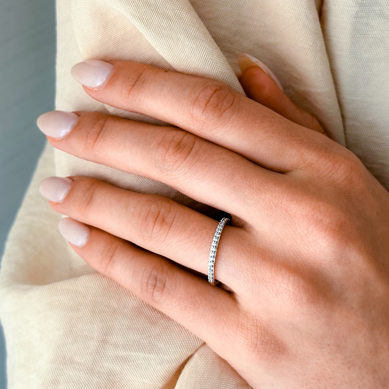 Platinum Mini Shared Prong Band (1/5ctw)