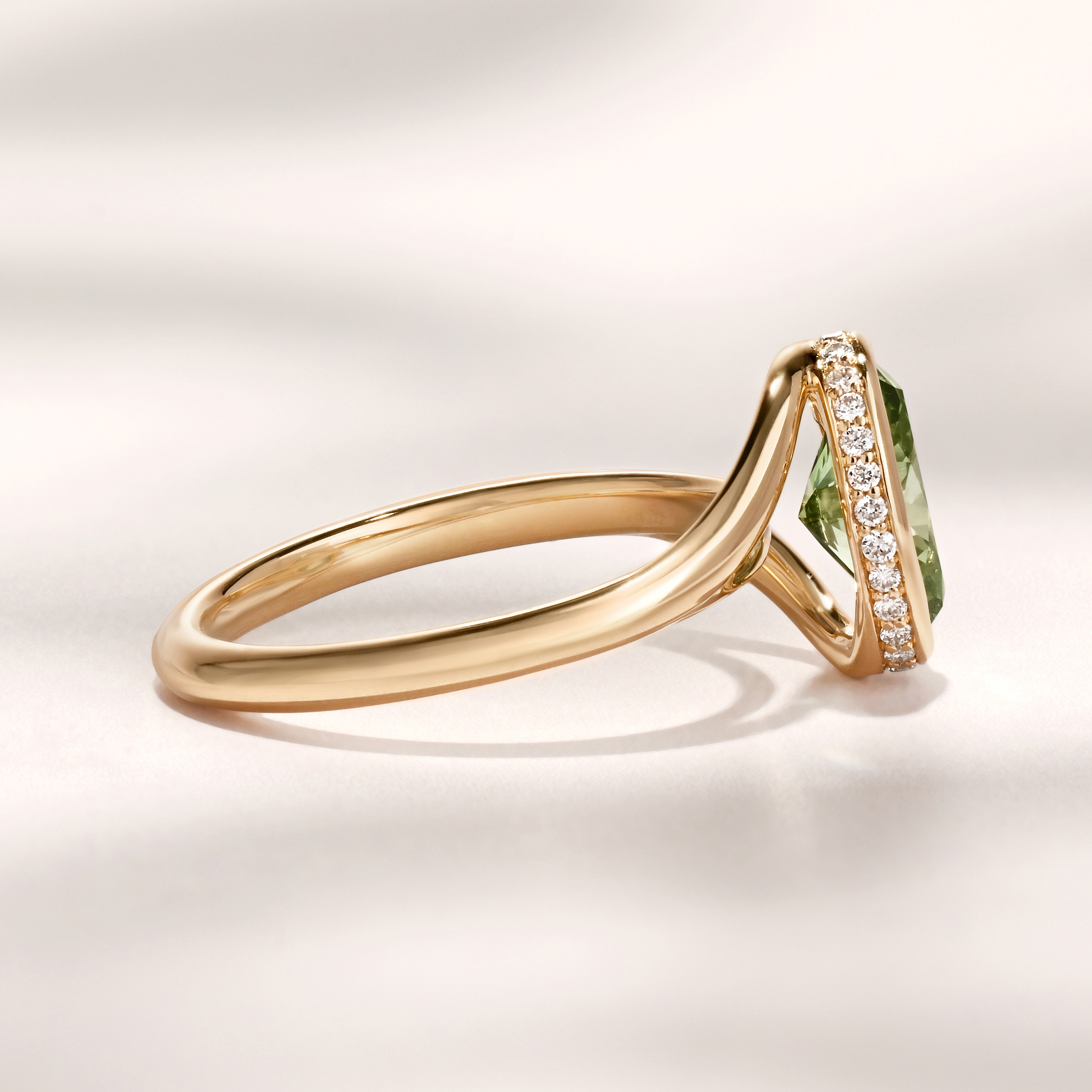 Nuvo Bezel Ring | 1.56ct Oval Green Lab Grown Diamond