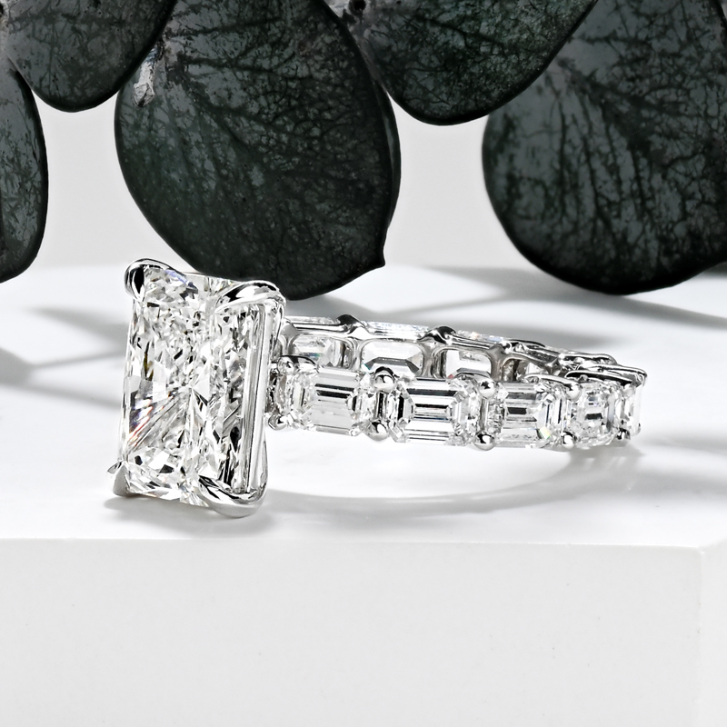 Luxury Emerald & 3-1/2ct Radiant