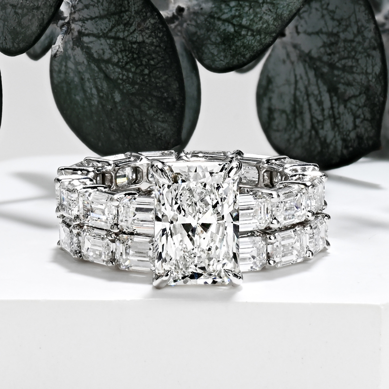 Luxury Emerald & 3-1/2ct Radiant