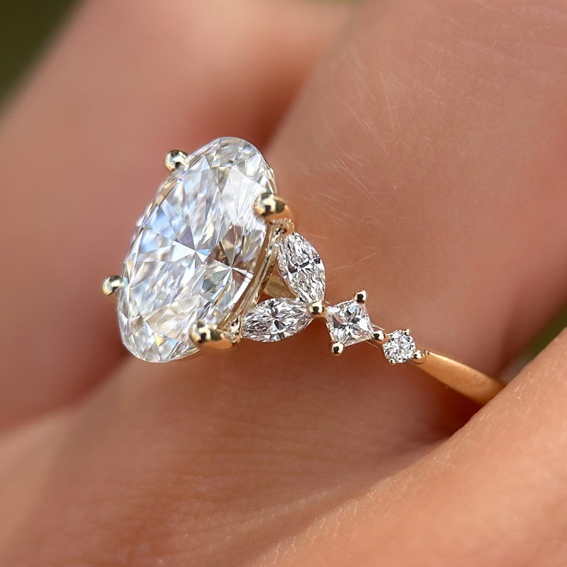 Yellow Gold Luxe Aurora 3ct Oval Center