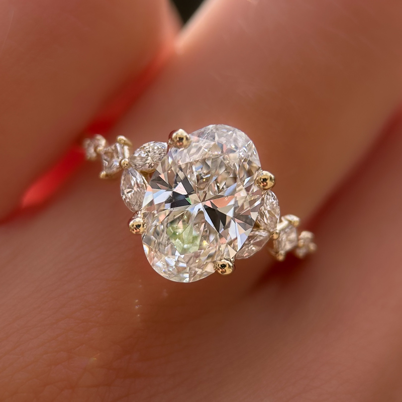 Yellow Gold Luxe Aurora 3ct Oval Center