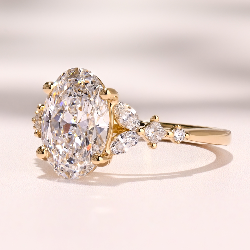 Yellow Gold Luxe Aurora 3ct Oval Center