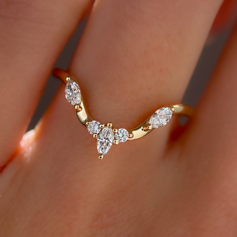 Laurencia Curved Band
