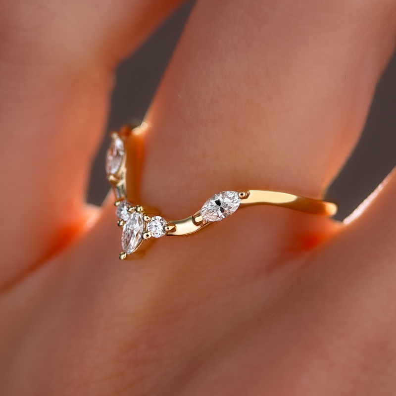 Laurencia Curved Band