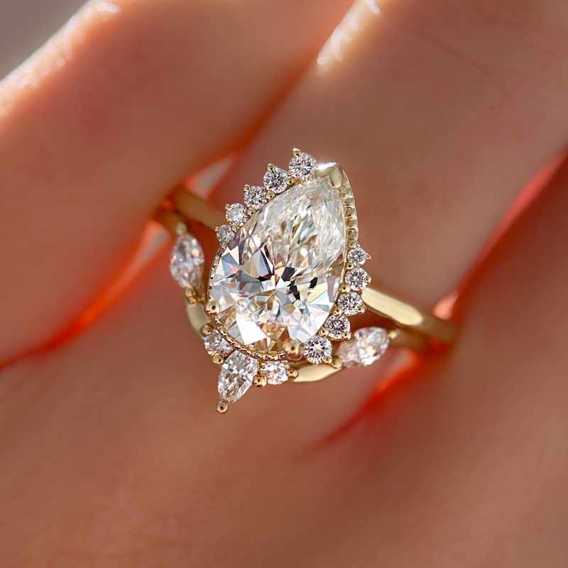 Laurencia Curved Band