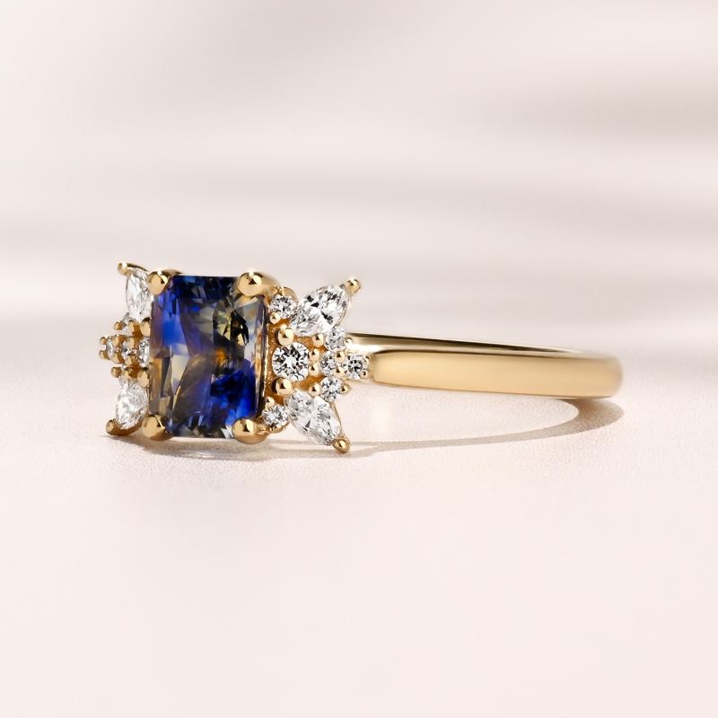 Solenya Ring I 1.15ct Bi-Color Rectangular Sapphire