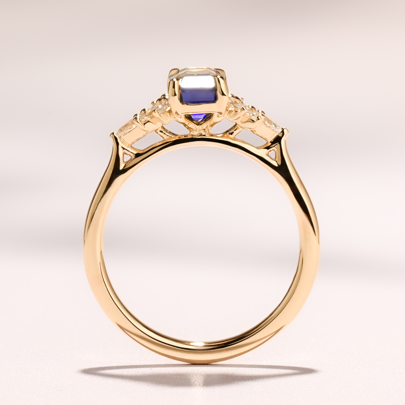 Valea Ring I 1.85ct Rectangular Ceylon Sapphire