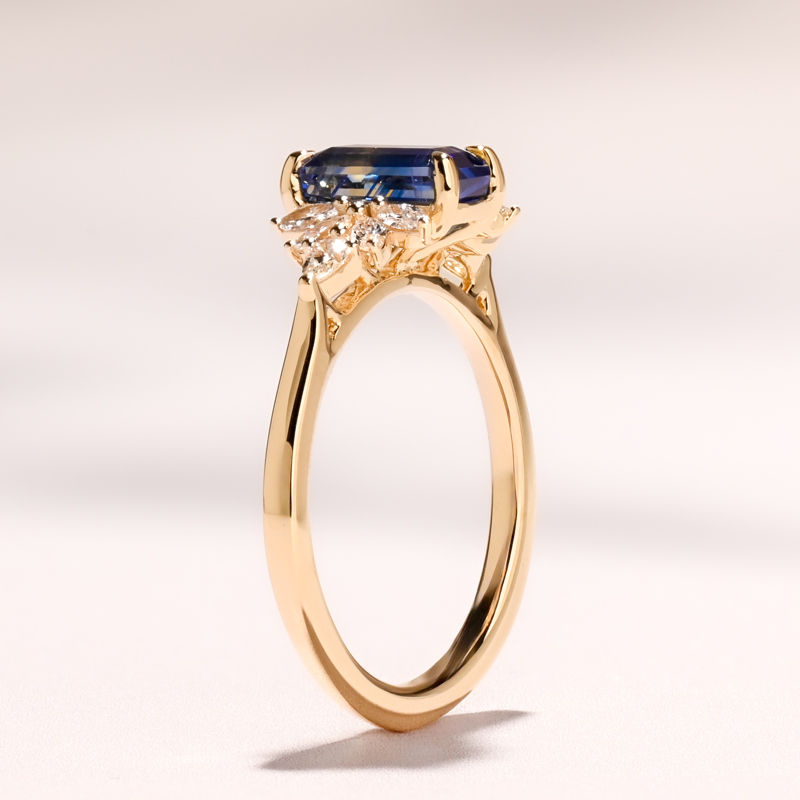 Valea Ring I 1.85ct Rectangular Ceylon Sapphire