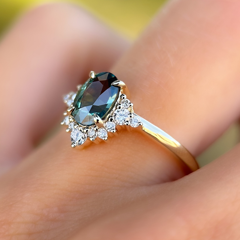 Splendor Ring I 1.55ct Oval Teal Sapphire