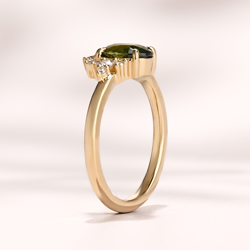 Splendor Ring I 1.55ct Oval Teal Sapphire
