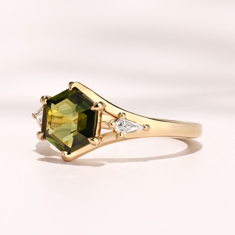 Lira Ring I 1.81ct Australian Hexagon Sapphire