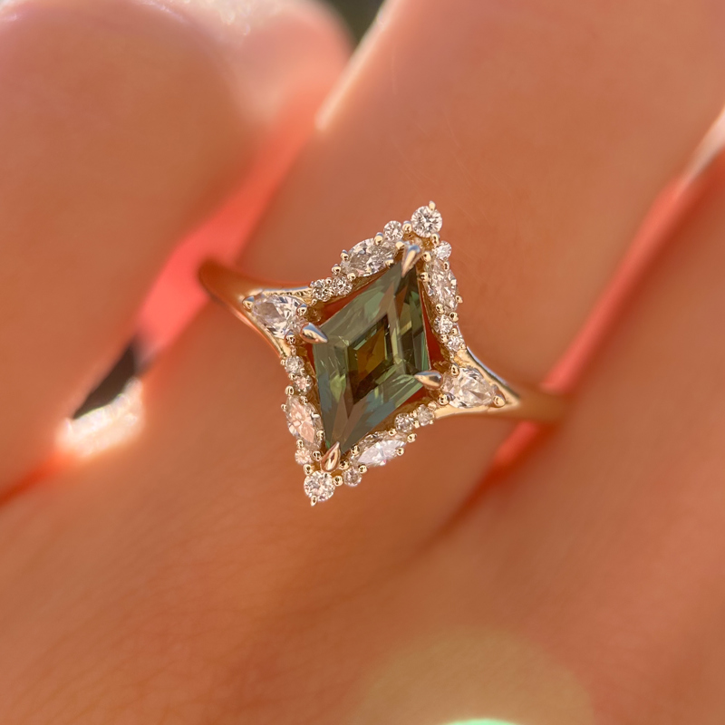 Elysia Ring I 0.97ct Lozenge Shape Green Sapphire