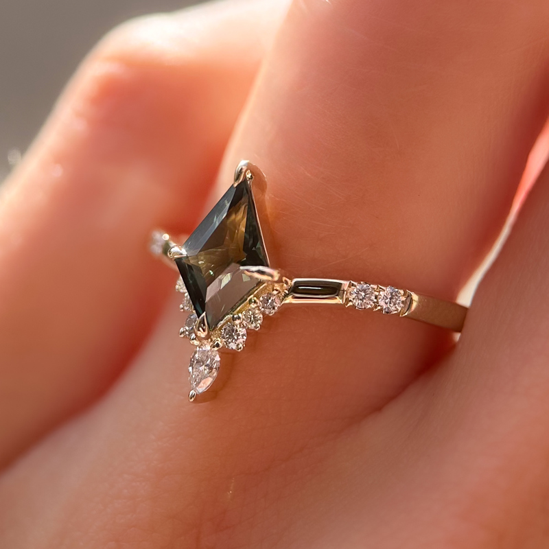 Viola Ring I 1.12ct Kite Shape Green Sapphire