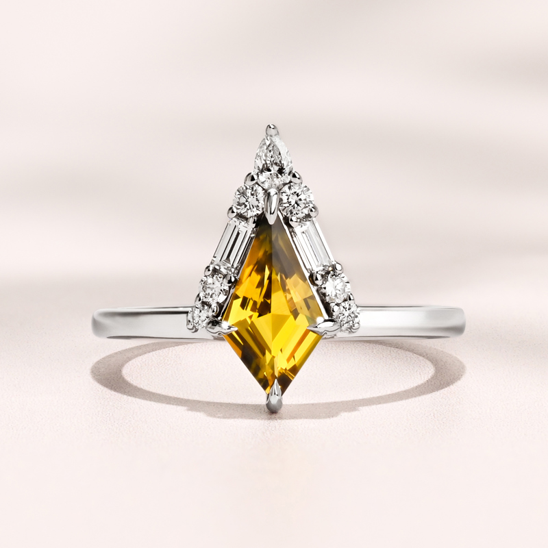 Seren Ring I 0.92ct  Kite Shape Yellow & Green Sapphire