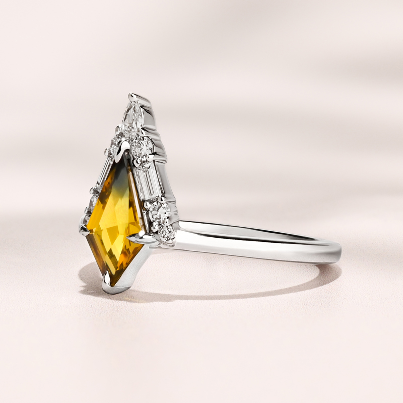 Seren Ring I 0.92ct  Kite Shape Yellow & Green Sapphire