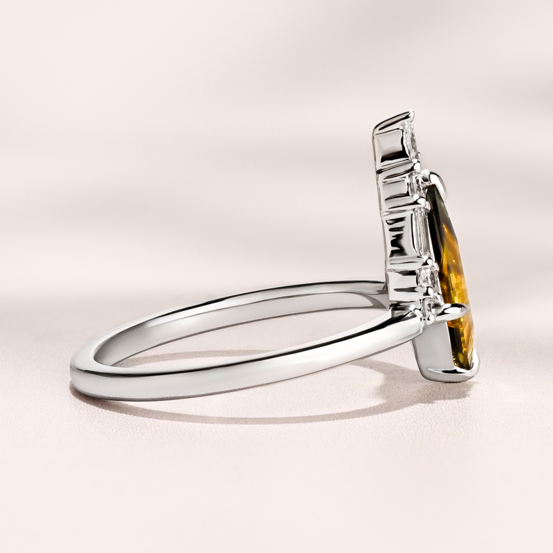 Seren Ring I 0.92ct  Kite Shape Yellow & Green Sapphire