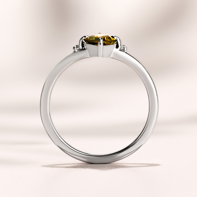 Seren Ring I 0.92ct  Kite Shape Yellow & Green Sapphire