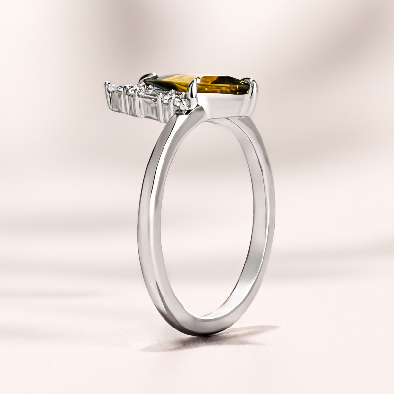 Seren Ring I 0.92ct  Kite Shape Yellow & Green Sapphire