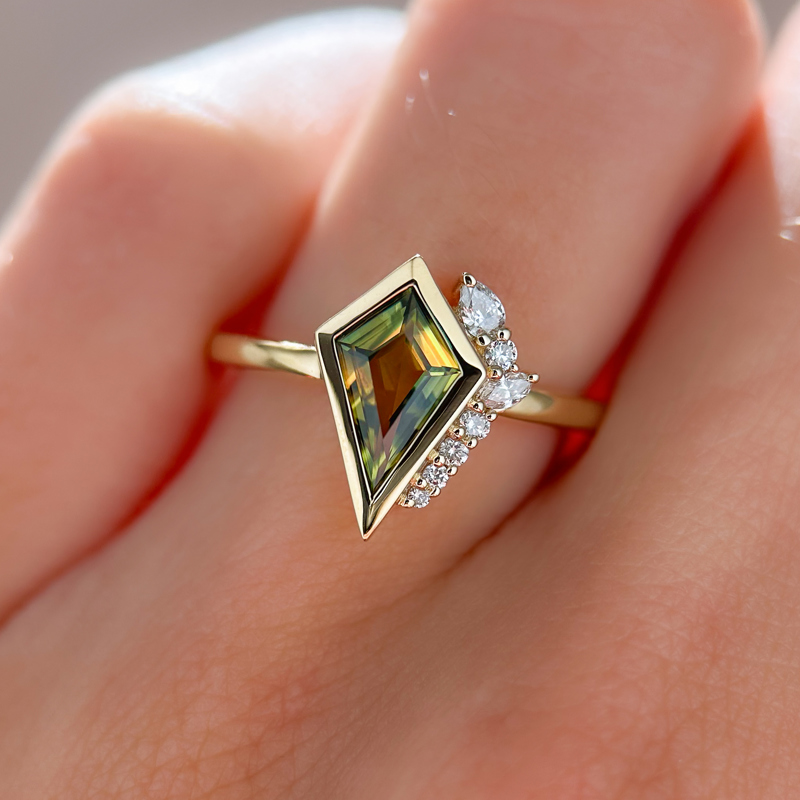 Lyanna Ring I 0.99ct  Kite Bi-Yellow & Green Sapphire