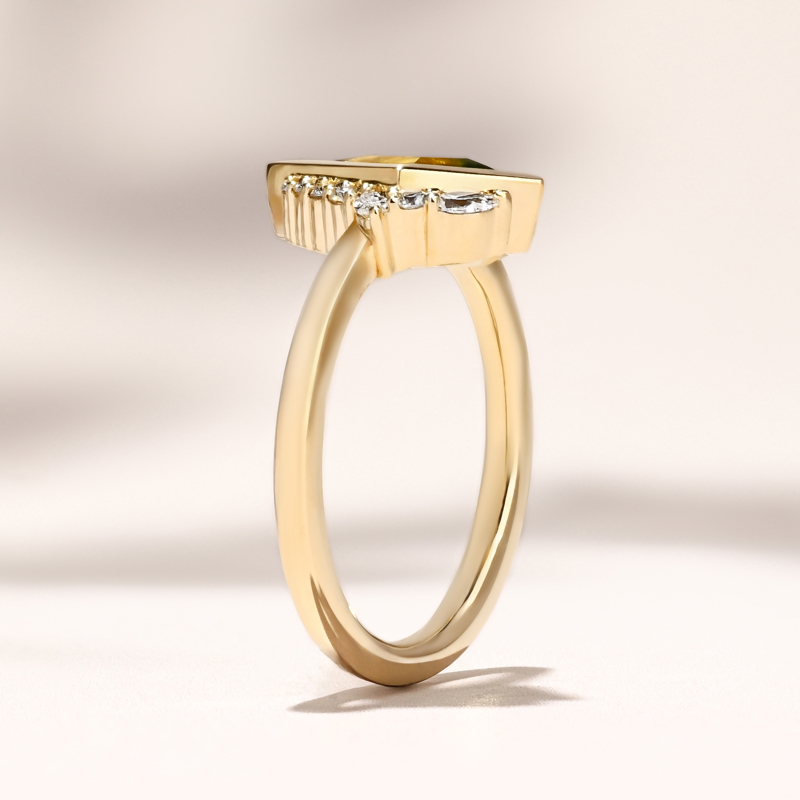 Lyanna Ring I 0.99ct  Kite Bi-Yellow & Green Sapphire