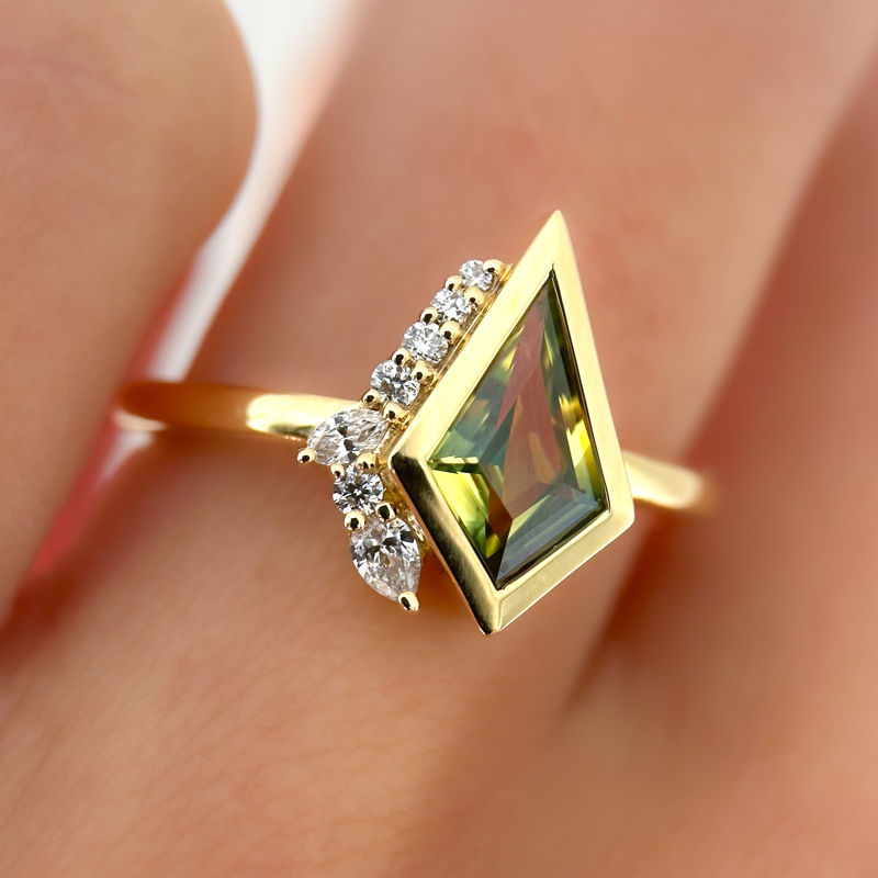 Lyanna Ring I 0.99ct  Kite Bi-Yellow & Green Sapphire