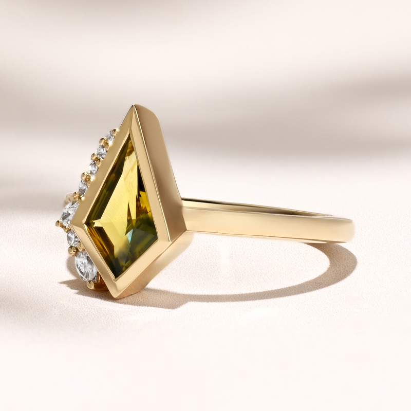 Lyanna Ring I 0.99ct  Kite Bi-Yellow & Green Sapphire