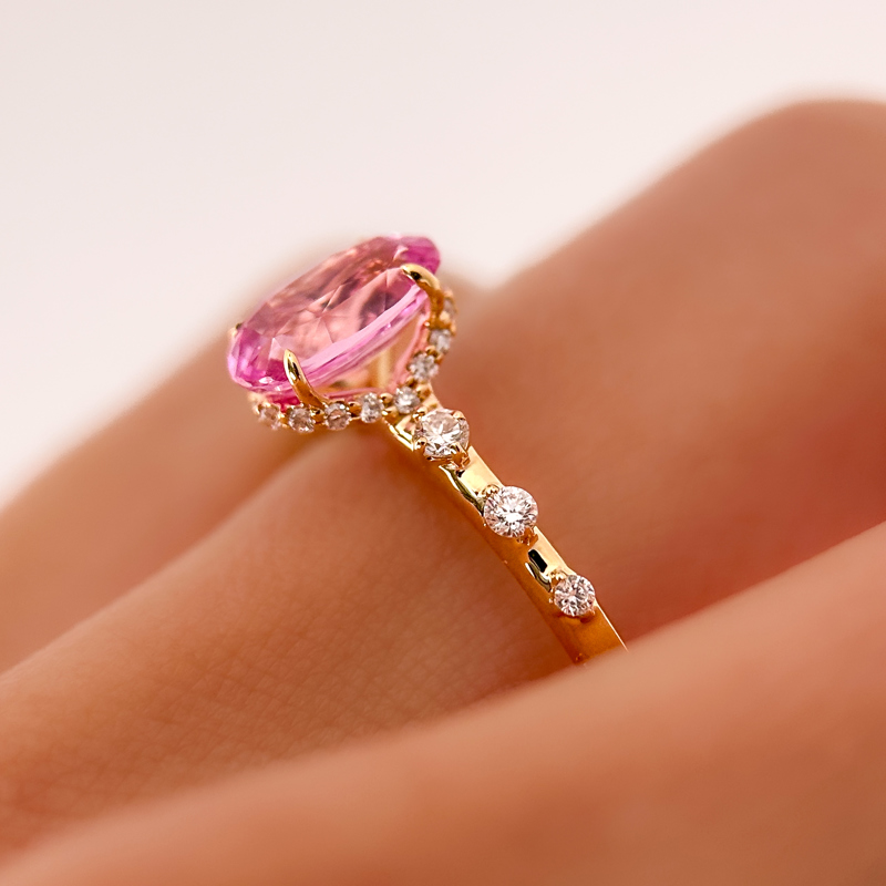 Mavi Ring | 1.52ct Pink Oval Madagascar Sapphire
