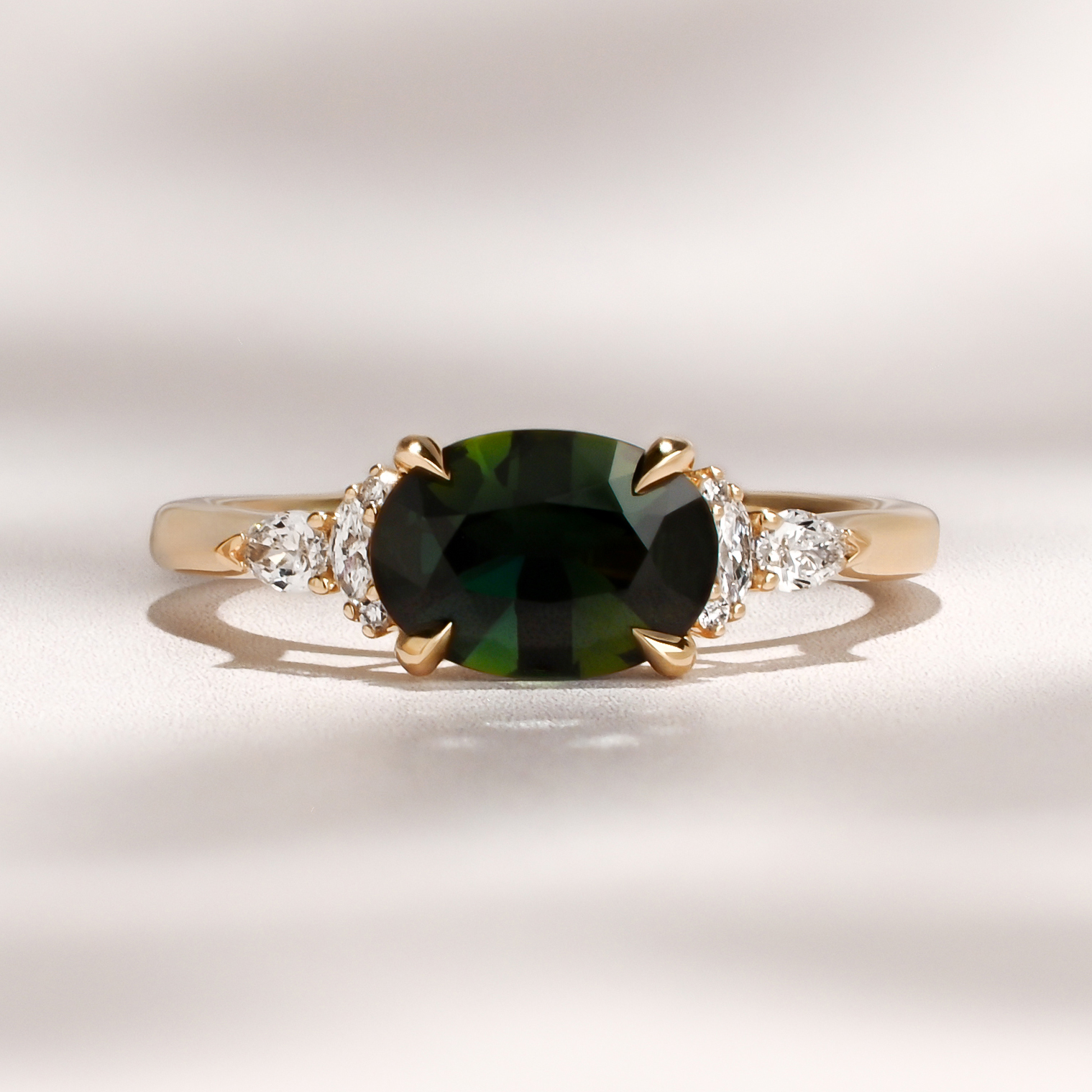 Savannah Ring I 1.41 Green Oval Australian Sapphire