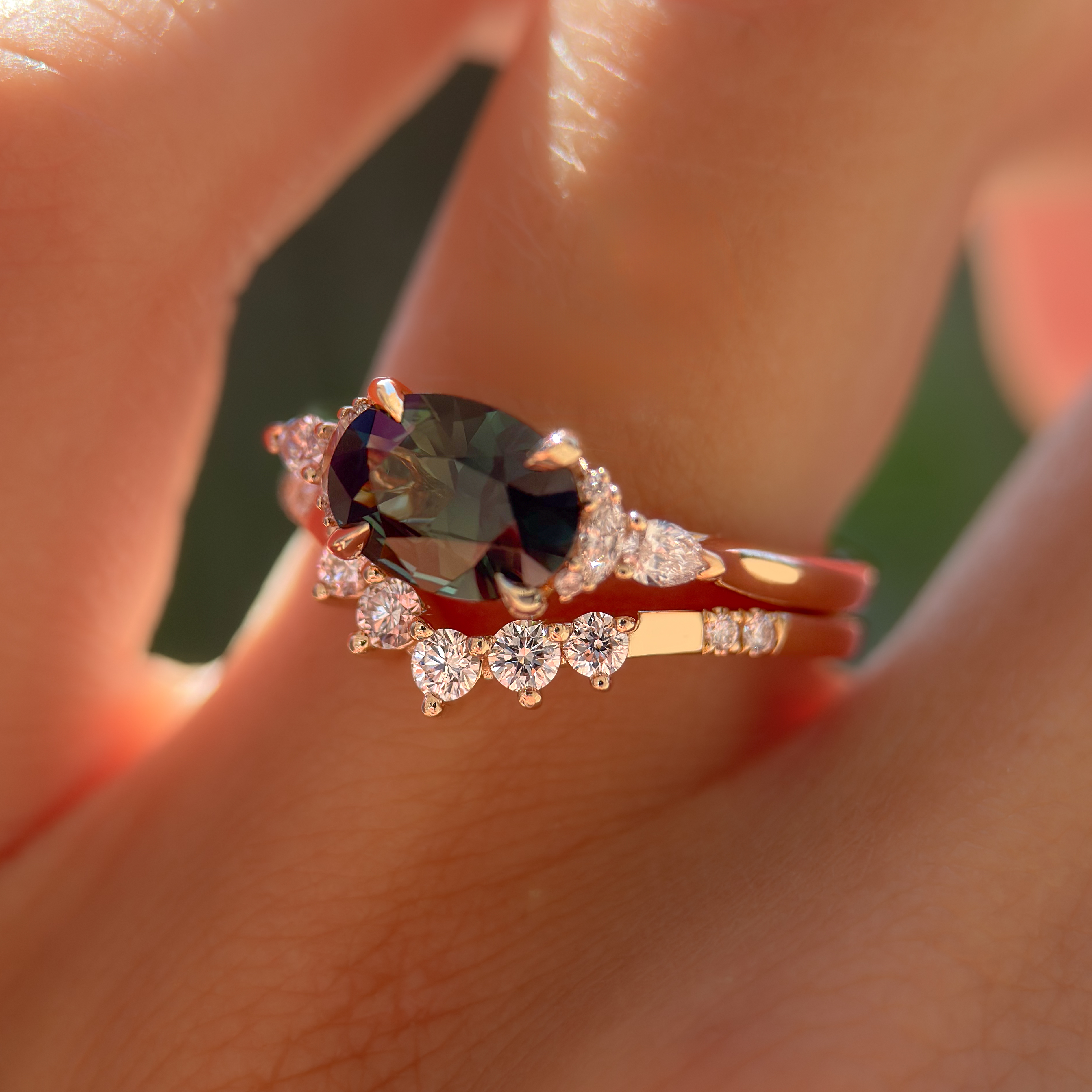 Savannah Ring I 1.41 Green Oval Australian Sapphire