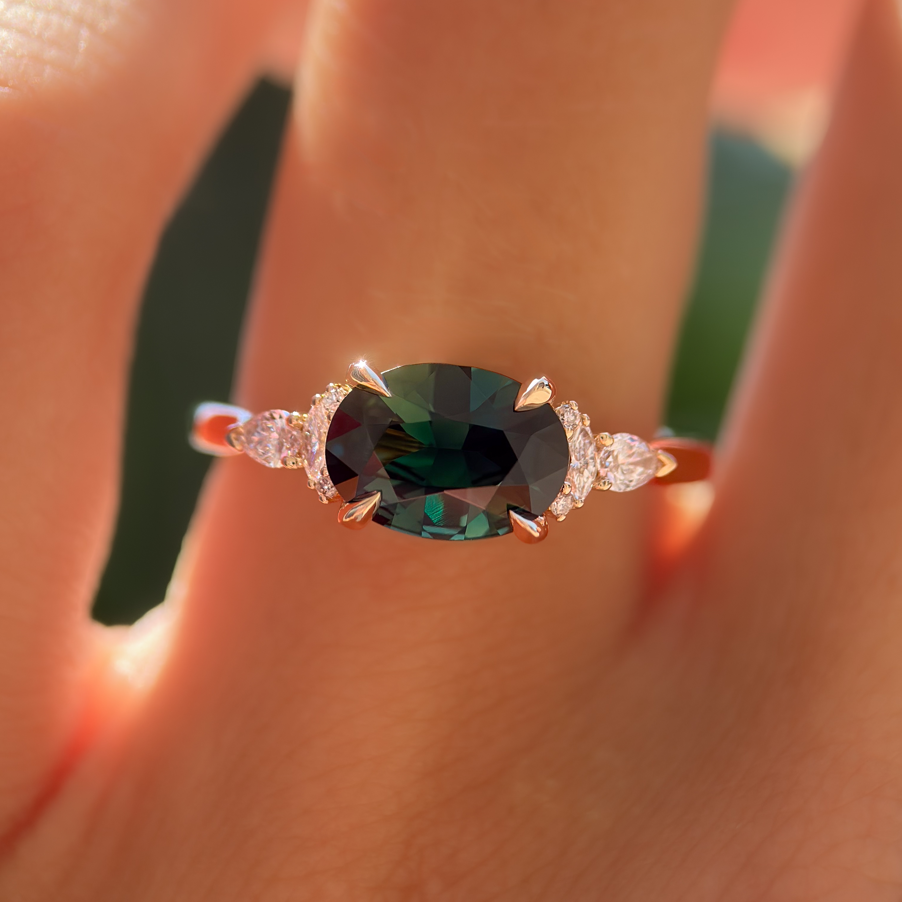 Savannah Ring I 1.41 Green Oval Australian Sapphire