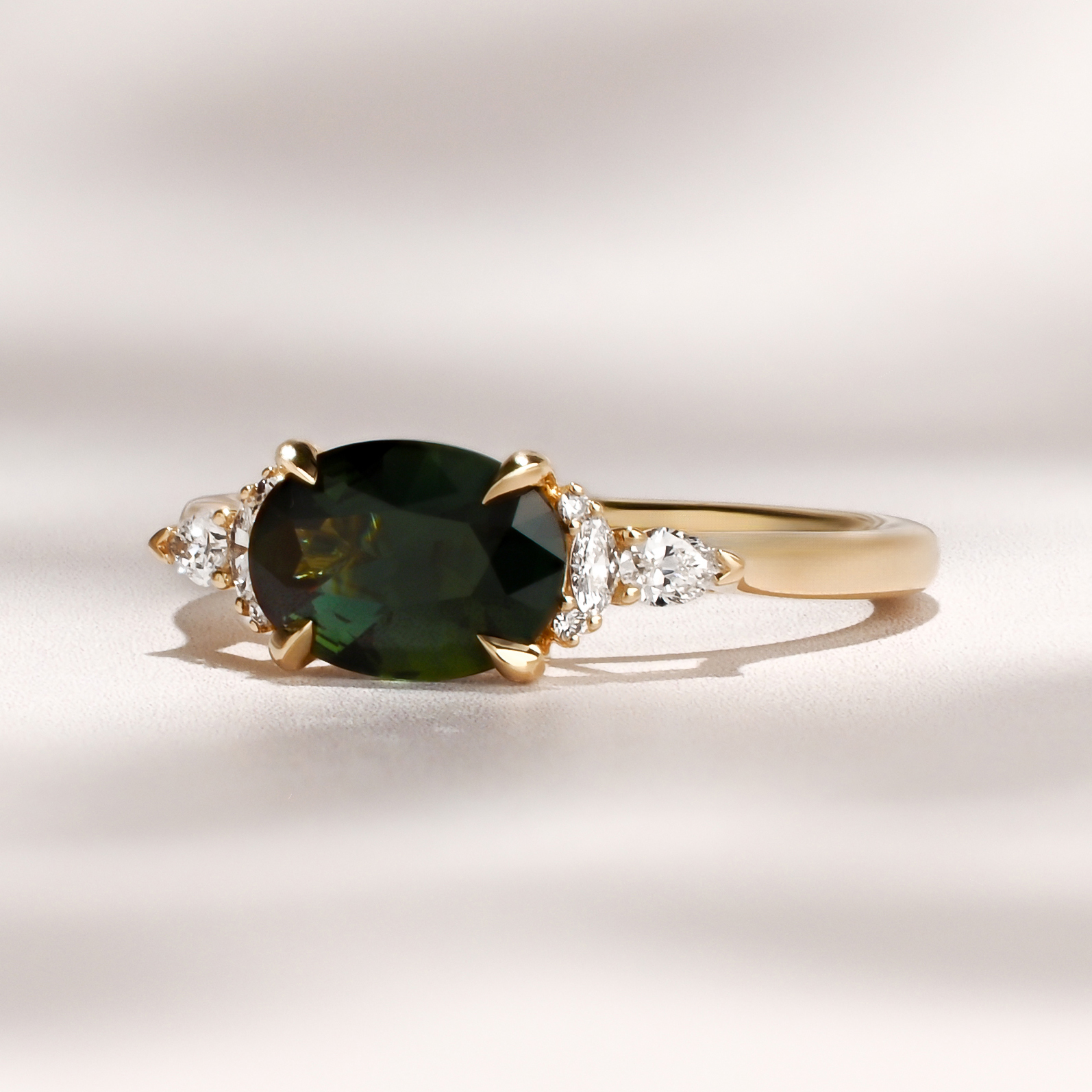 Savannah Ring I 1.41 Green Oval Australian Sapphire