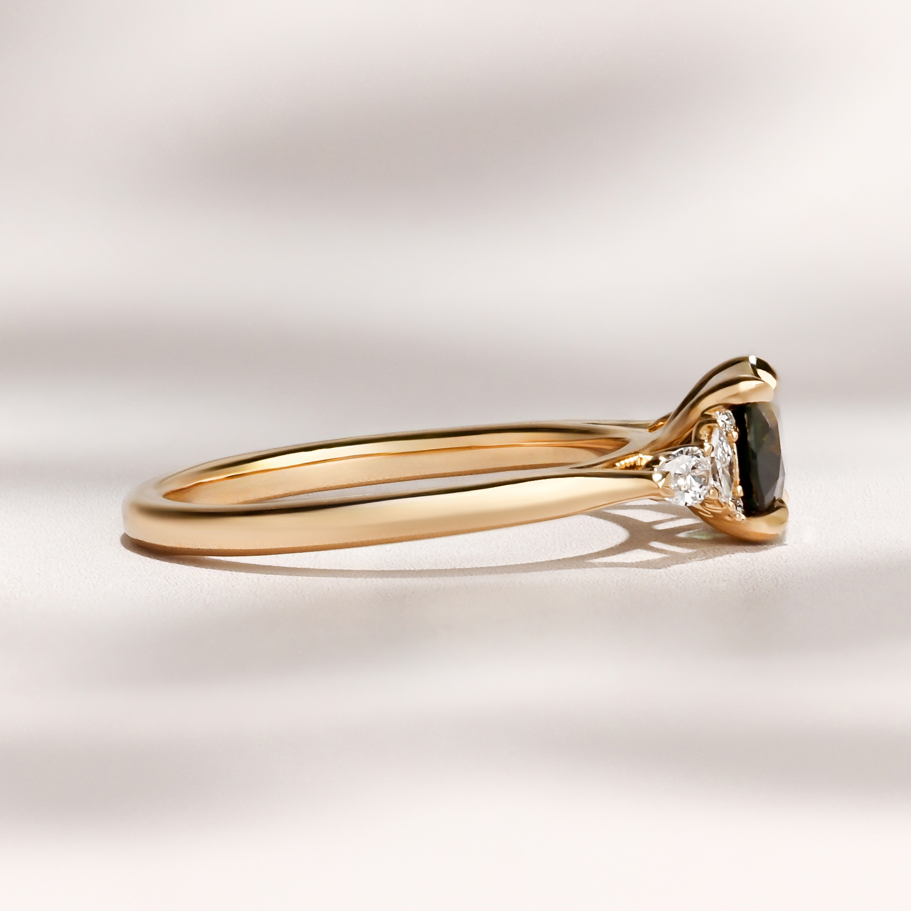 Savannah Ring I 1.41 Green Oval Australian Sapphire