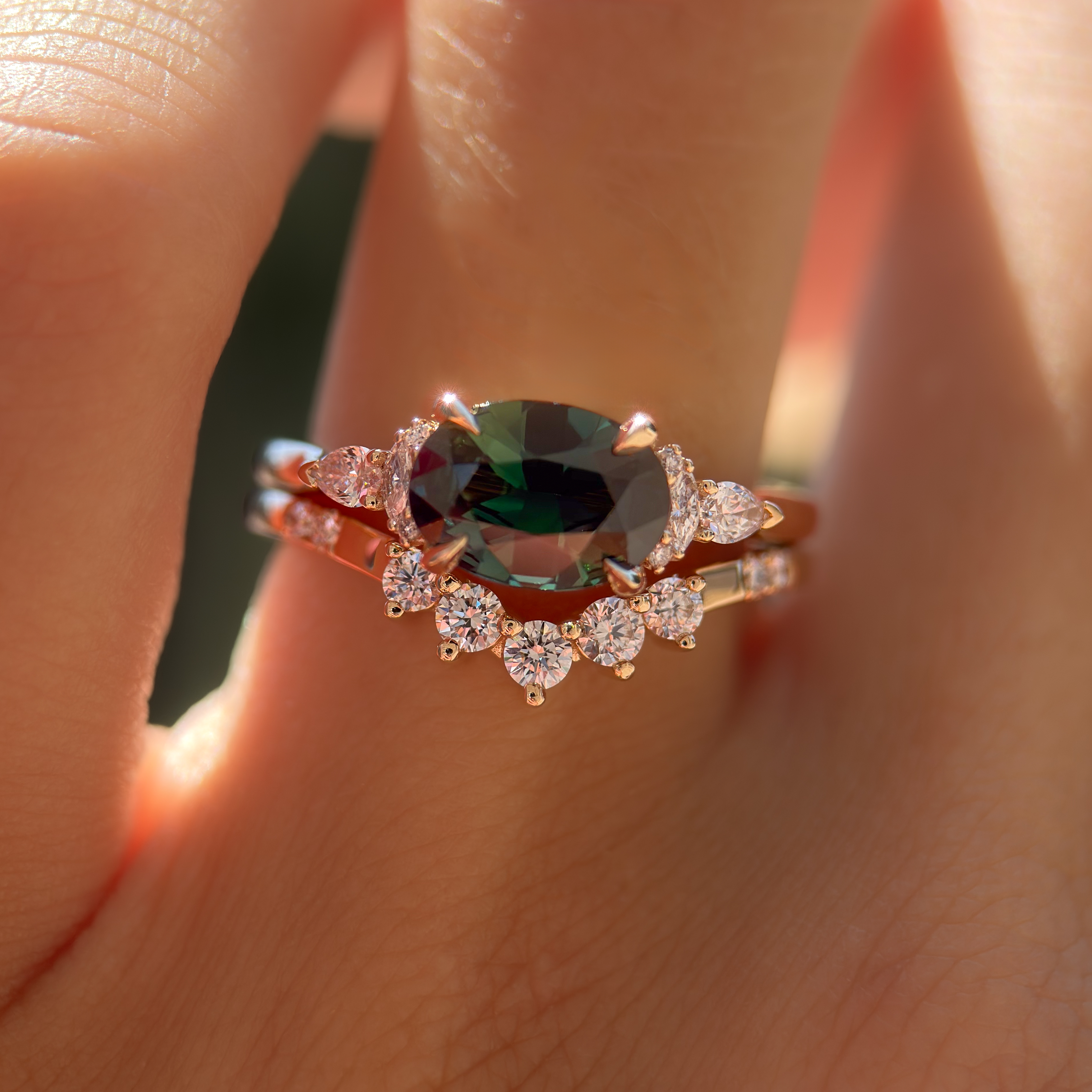 Savannah Ring I 1.41 Green Oval Australian Sapphire